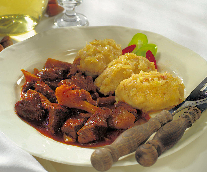 <!--:hu-->Vörösboros, gombás vadpörkölt dödöllével<!--:-->