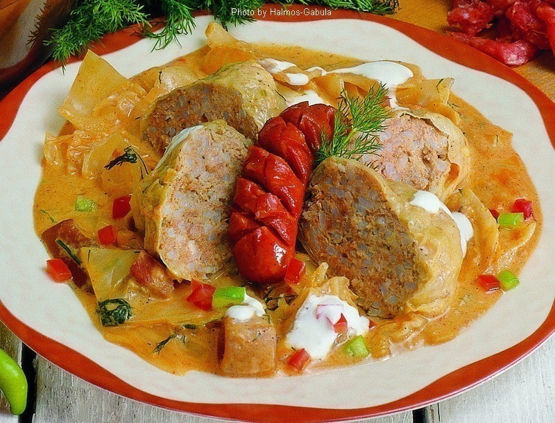 <!--:es--> Col rellena a la Bácska – (Bácskai töltött káposzta)<!--:-->
