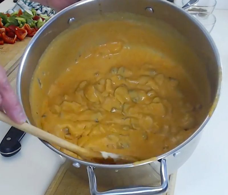 <!--:hu-->Tejfölös, paprikás gombamártás – bakonyi mártás – bakonyi ragu – készült az OnLive© főzőiskola 6. adásában<!--:-->