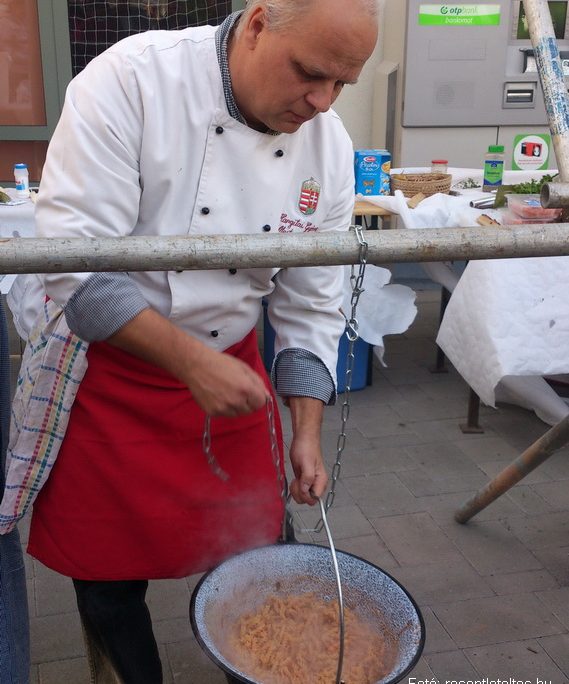 <!--:hu-->Bográcsos „bolognai”                                             <!--:-->