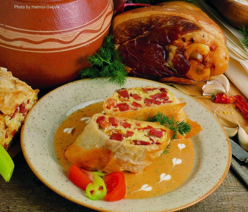 <!--:es-->Hojaldre con codillo – (Csülkös rétes) <!--:-->