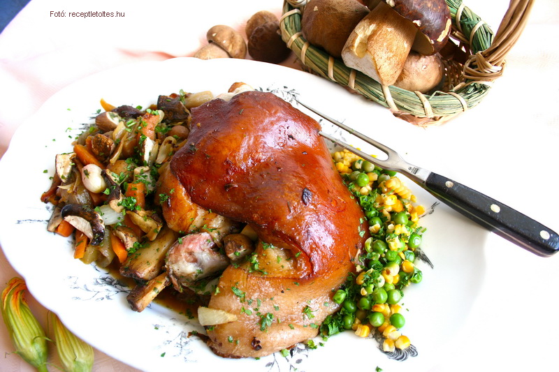 <!--:hu-->Csülök vargányás zöldségágyon sütve  –  készítette Csigó János mesterszakács<!--:-->