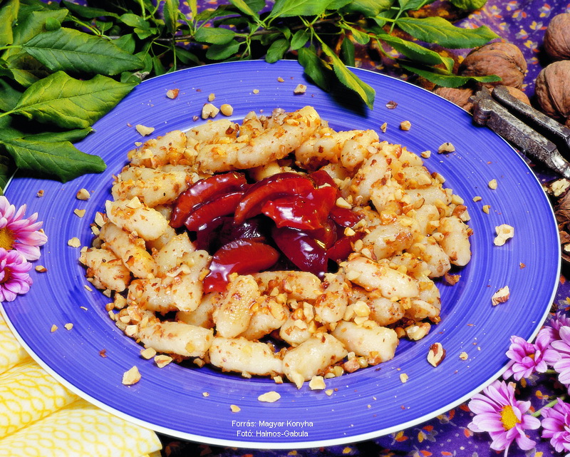 <!--:hu-->Diós nudli boros szilvaraguval<!--:-->