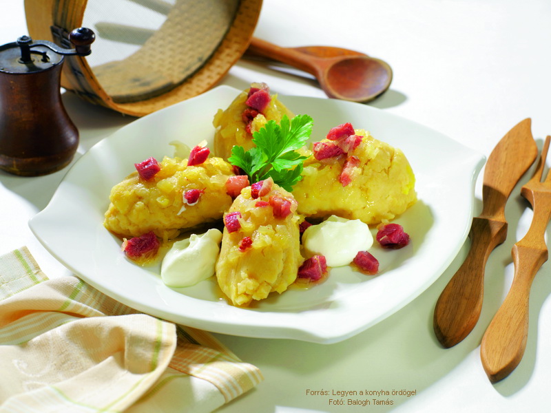 <!--:hu-->Dödölle sonkával és csípős tejföllel<!--:-->