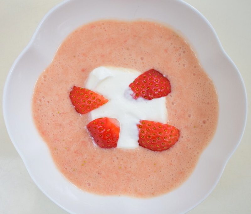 <!--:hu--> Hideg eperkrémleves (főzés nélkül) – készült az OnLive© főzőiskola 24. adásában<!--:-->