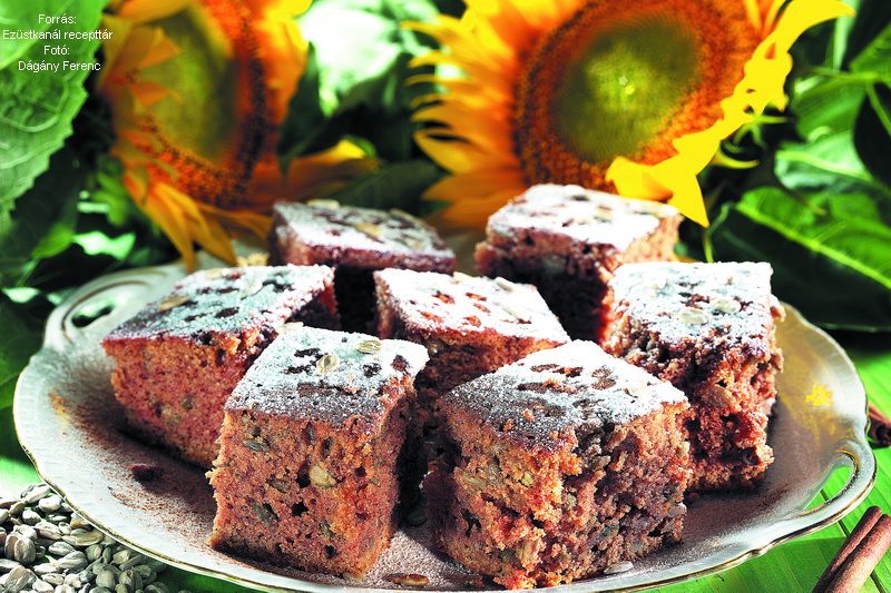 <!--:hu-->Fahéjas, napraforgómagos szeletek<!--:-->