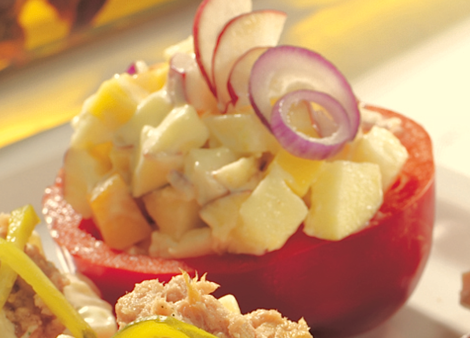 <!--:en-->Red Peppers Stuffed with Smoked Cheese – (Füstölt sajtos salátával töltött paradicsompaprika) <!--:-->