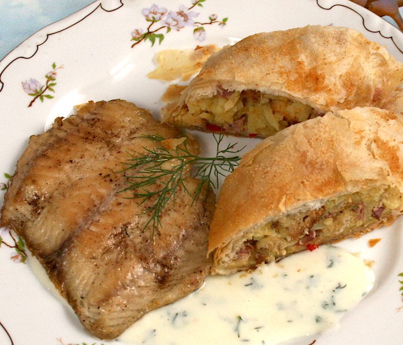 <!--:hu-->Grillezett harcsafilé krumplis rétessel, tejszínes kapormártással<!--:-->