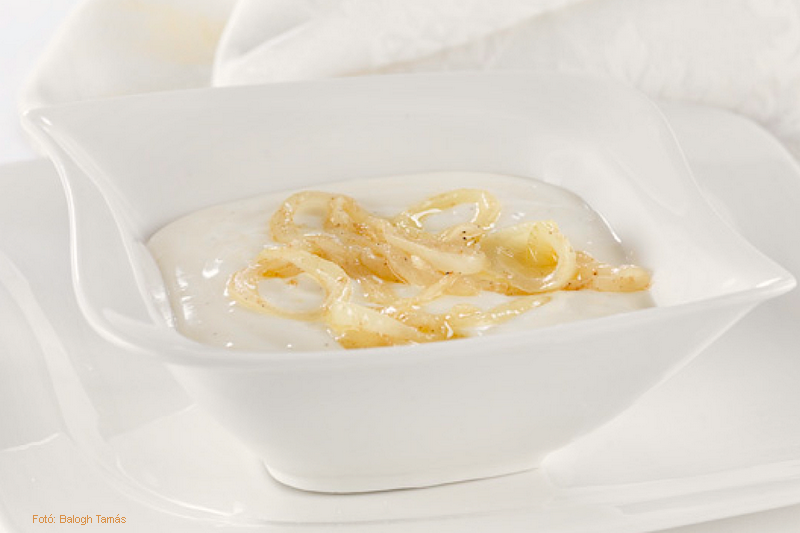 <!--:hu-->Hagymamártás – soubise-mártás (meleg)<!--:-->