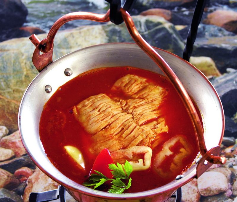 <!--:it-->Zuppa di pesce – (halászlé)<!--:-->