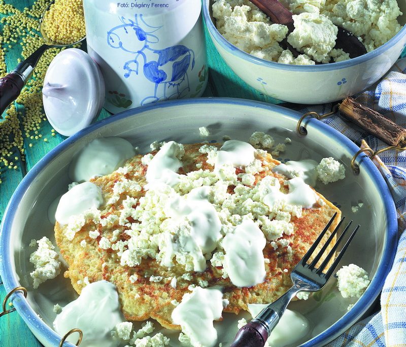 <!--:hu-->Köleslepény túróval, tejföllel<!--:-->