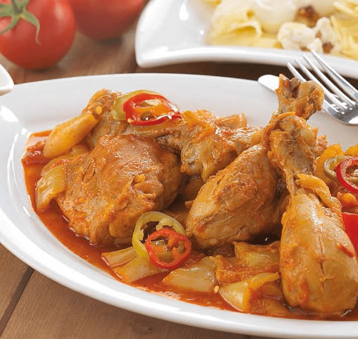 <!--:es-->Pierna de pollo al pisto con pasta al requesón y eneldo – (Lecsós csirkecomb kapros, túrós csuszával)<!--:-->