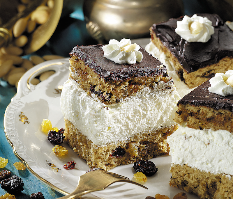 <!--:hu-->Mazsolás, mandulás, tejszínes krémes<!--:-->