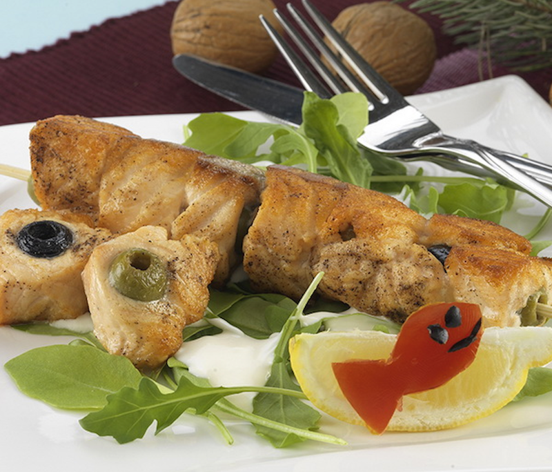 <!--:hu-->Olajbogyós lazacnyárs majonézes, joghurtos rukkola salátával<!--:-->