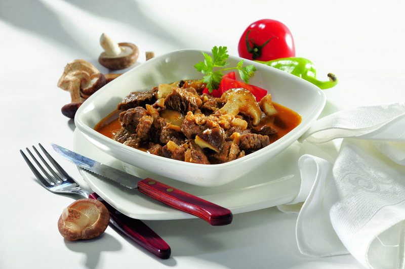 <!--:en--> Venison (Pörkölt) Stew a la Hetényegyháza – (Őzpörkölt hetényegyházi módra)<!--:-->