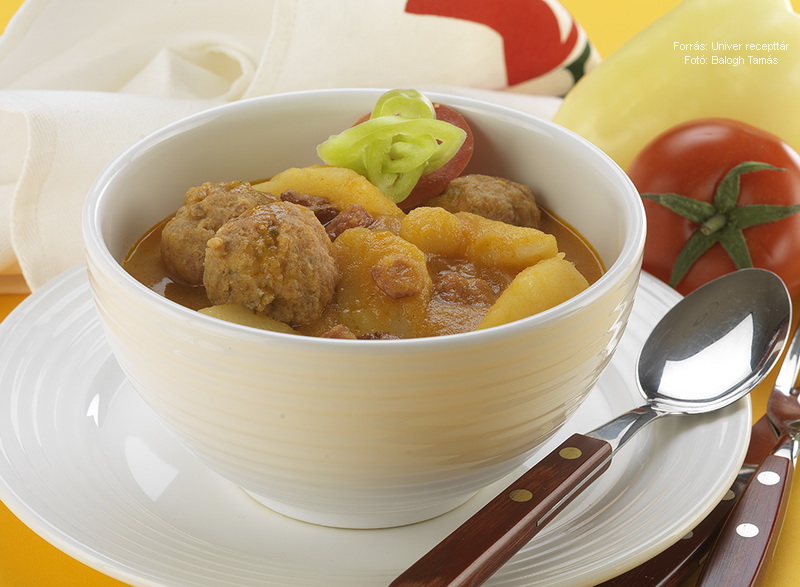 <!--:hu-->Paprikás krumpli kolbászgombóccal<!--:-->