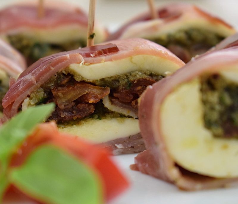 <!--:hu-->Mozzarellás, pesztós pármaitekercs – készült az OnLive© főzőiskolában<!--:-->