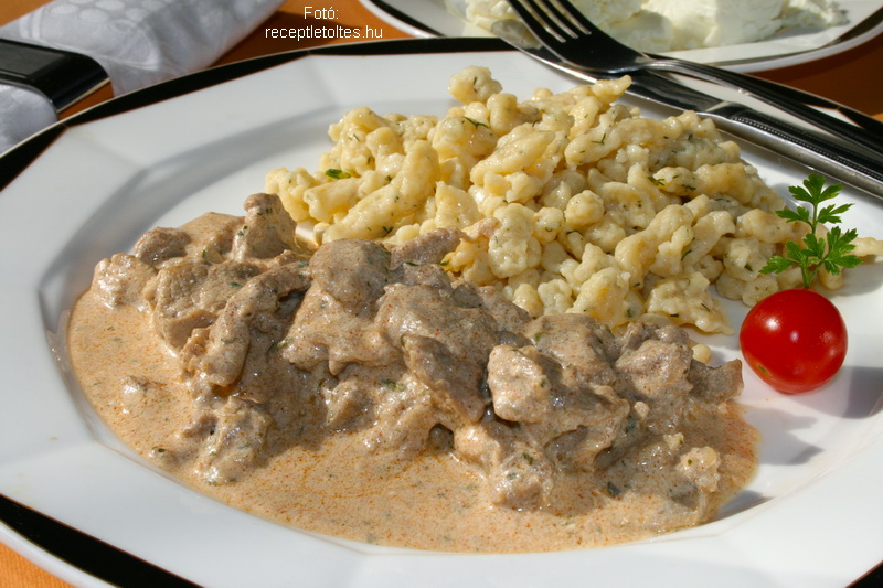 <!--:hu-->Tejfölös, mustáros báránytokány kapros, juhtúrós galuskával<!--:-->