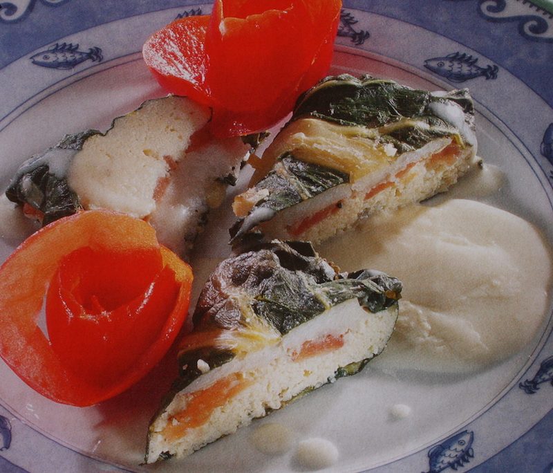 <!--:hu-->Rakott nyelvhalfilé mangoldba burkolva, tejszínes, boros mártással<!--:-->