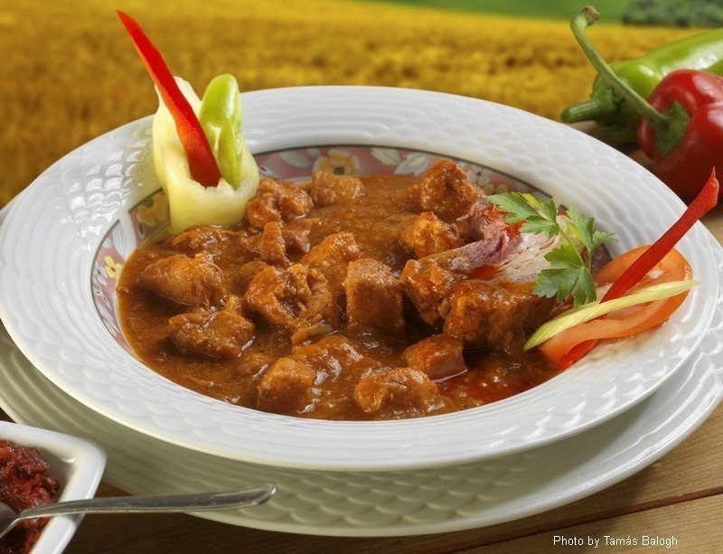 <!--:es--> Guisado de cerdo – (Sertéspörkölt)<!--:-->