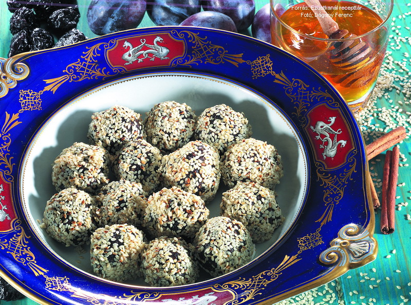 <!--:hu-->Szezámos szilvagolyók<!--:-->