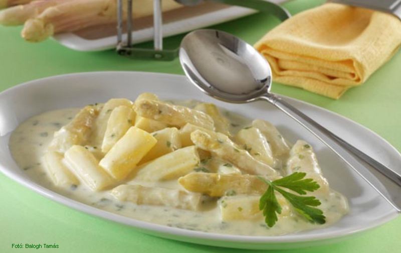 <!--:hu-->Tejszínes spárgafőzelék<!--:-->