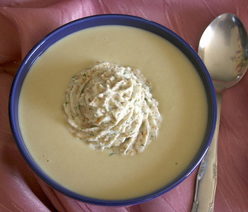 <!--:hu-->Tejszínes pórékrémleves rókagombahabbal  –  készítette Csigó János mesterszakács<!--:-->