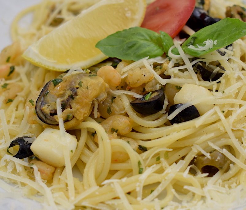 <!--:hu-->Tenger gyümölcsei spagetti – készült az OnLive© főzőiskola 45. adásában<!--:-->