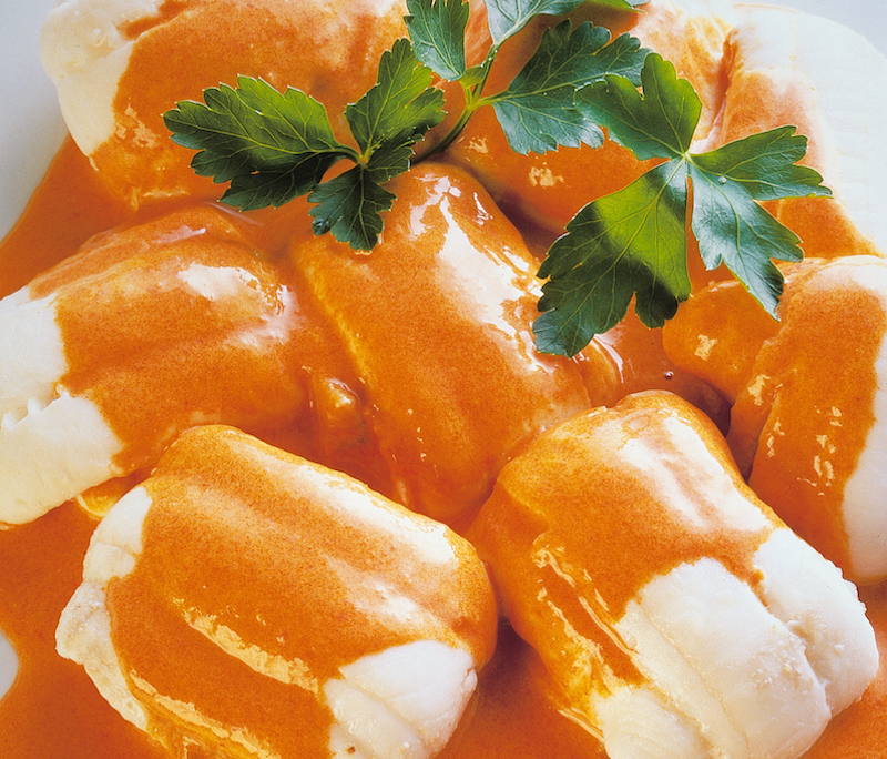 <!--:hu-->Tengeri halfilé tejszínes, sajtos, sültpaprikás mártással<!--:-->